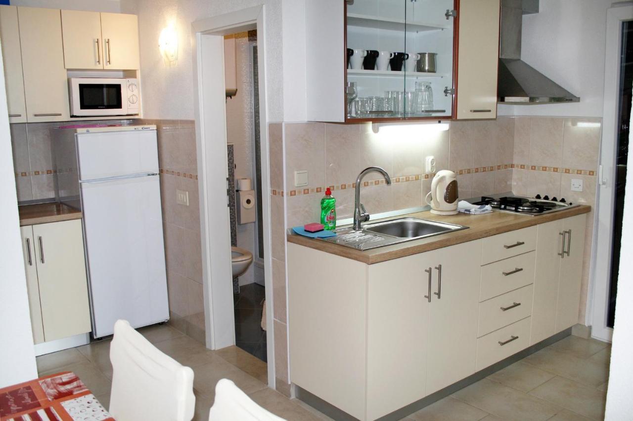 Apartments By The Sea Pisak, Omis - 1014 Exterior foto