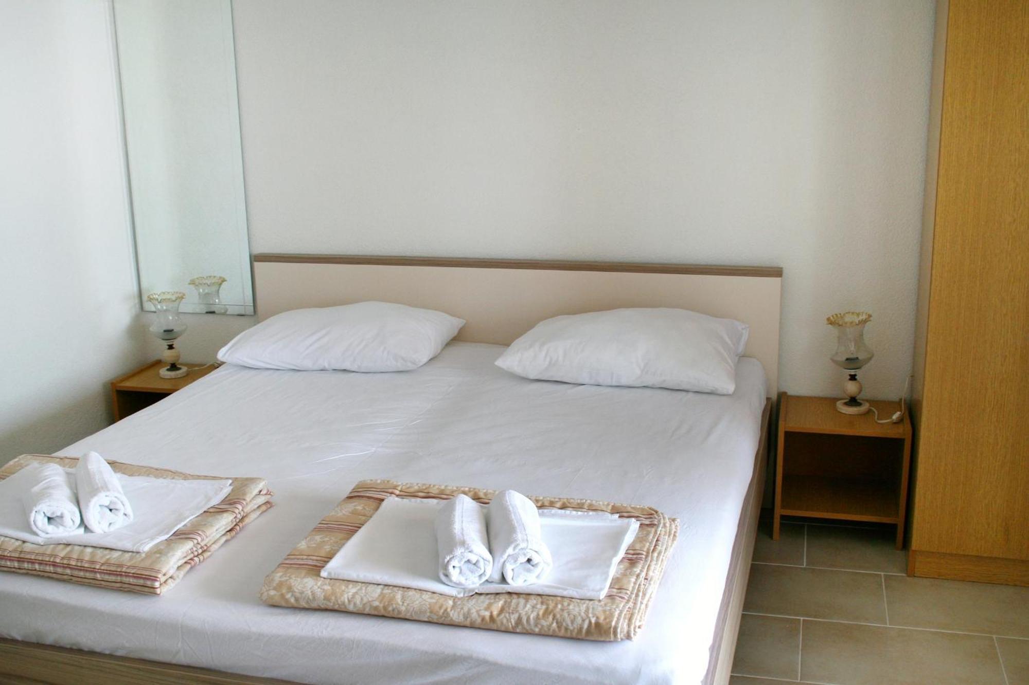 Apartments By The Sea Pisak, Omis - 1014 Habitación foto